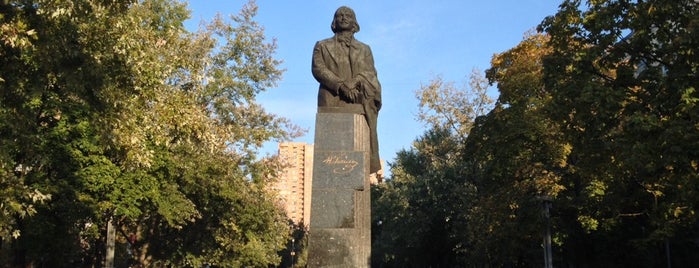 Пам'ятник Миколі Гоголю is one of Памятники Киева / Statues of Kiev.