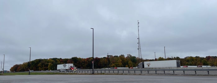 Towpath Service Plaza (Eastbound) is one of Ohio Turnpike.