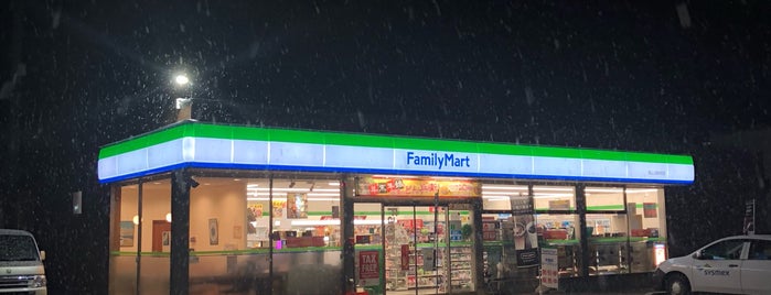 FamilyMart is one of Lugares favoritos de fou.