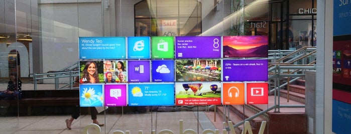 Microsoft Store is one of Posti che sono piaciuti a Ron.