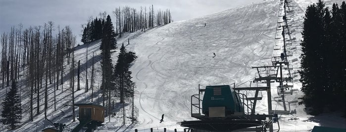 Ski Apache Ski Lift is one of สถานที่ที่ c ถูกใจ.