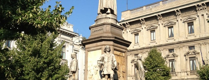 Statua a Leonardo da Vinci is one of Milano Sightseeing.
