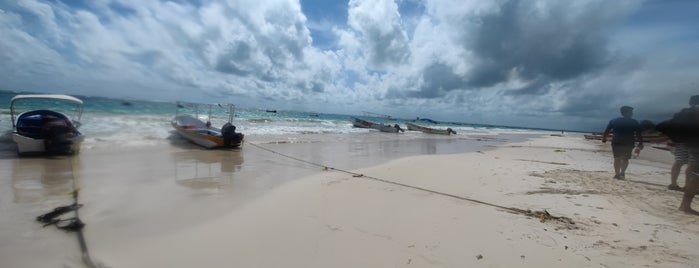 Arrecifes playas Tulum is one of Lieux qui ont plu à Ismael.