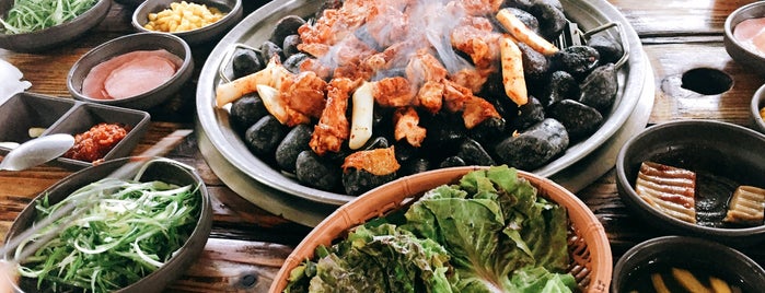 참나무 숯불 닭갈비 막국수 is one of P-지방.