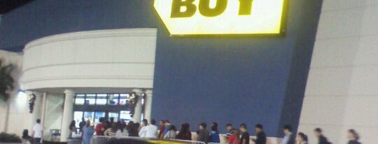 Best Buy is one of Locais curtidos por Gregory.