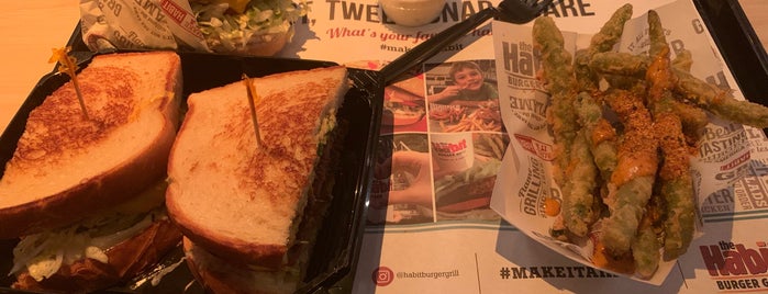 The Habit Burger Grill is one of Posti che sono piaciuti a Adelino.