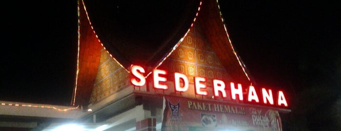 RM Padang Sederhana is one of Lugares favoritos de Devi.