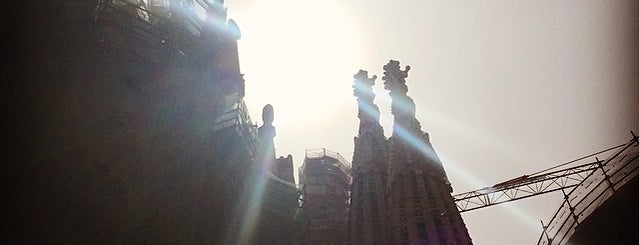Basílica de la Sagrada Família is one of Barcelona to-do.