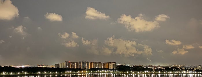 Bedok Reservoir is one of Singapur.