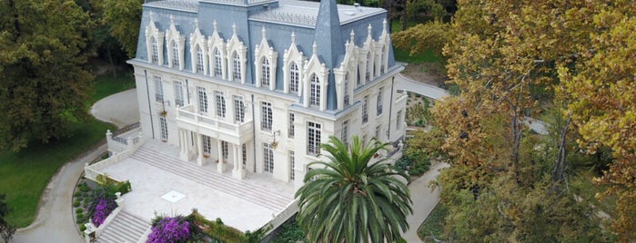 Palacio Las Majadas de Pirque is one of Robertoさんの保存済みスポット.