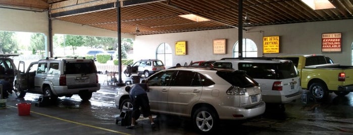 Hutch's Mission Car Wash is one of Orte, die Guy gefallen.