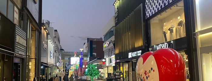 Jeju Jungang Underground Shopping Center is one of Jeju.