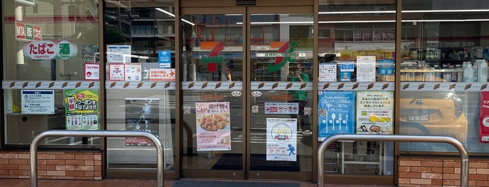 7-Eleven is one of Tempat yang Disukai Tsuneaki.