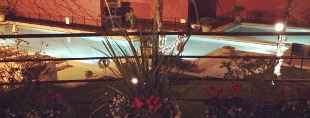 Omni Hotel Houston Pool is one of Tempat yang Disukai ESTHER.