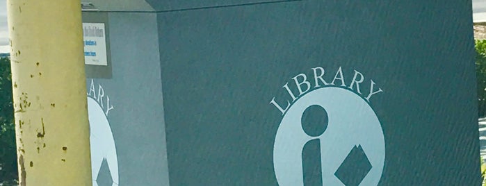 Cagan Crossings Community Library is one of Tempat yang Disukai Bob.