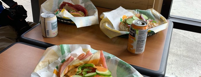 Subway Tumon is one of グアム.