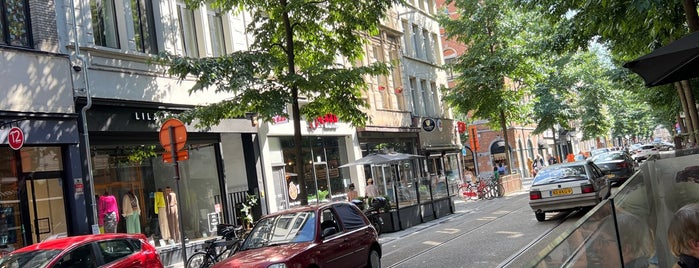 Wafelhuis Van Hecke IJs-salon is one of Antwerpen.