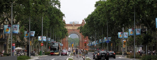 Passeig de Sant Joan is one of Куда отвести друзей в Барселоне.