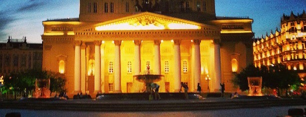 Tiyatro (Teatralnaya) Meydanı is one of Парки и достопримечательности.