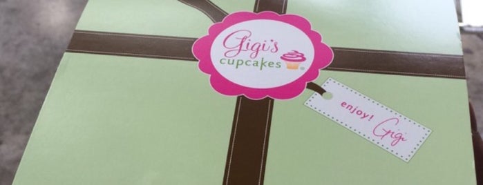 Gigi's Cupcakes is one of สถานที่ที่ Andy ถูกใจ.
