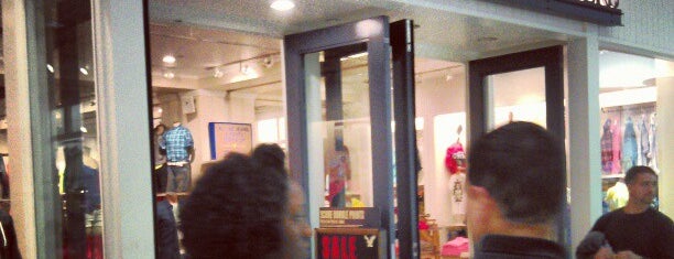 American Eagle Store is one of Courtneyさんのお気に入りスポット.