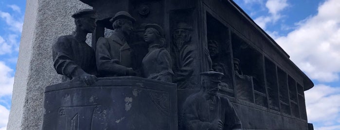 Пам’ятник першому трамваю is one of Киев.