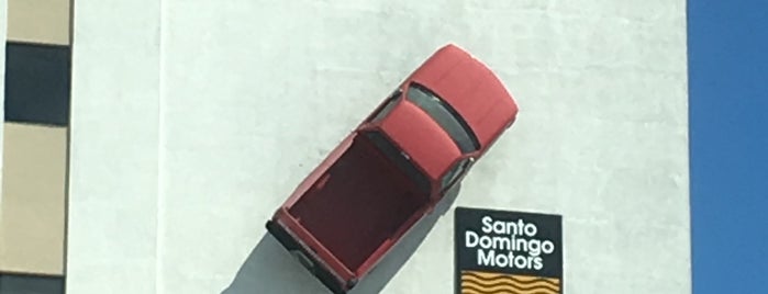 Santo Domingo Motors is one of Concesionarios.