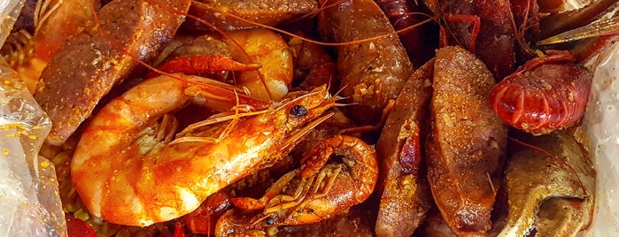 Hot N Juicy Crawfish is one of Seafood Dining Adventures.