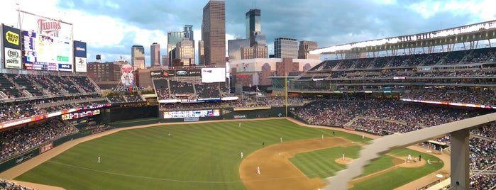 Target Field is one of Lieux qui ont plu à TJ.