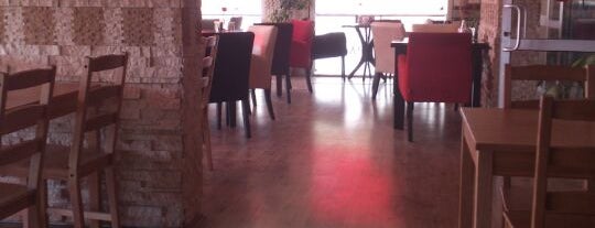 Park Cafe & Bistro is one of Locais salvos de gezgin bir.