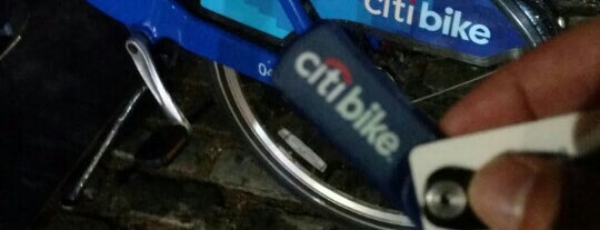 Citibike Station is one of Lugares favoritos de Albert.