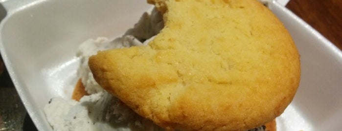 Insomnia Cookies is one of Posti che sono piaciuti a Freka.