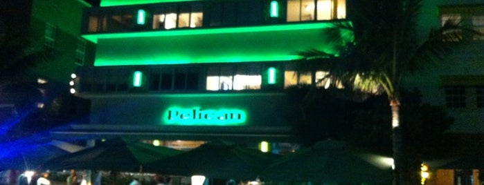 The Pelican Hotel & Cafe is one of Lieux qui ont plu à R.
