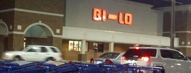 Bi-Lo is one of สถานที่ที่ Chickie ถูกใจ.