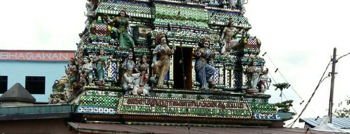 Arulmigu Sri Rajakaliamman Glass Temple is one of Johor Bahru.