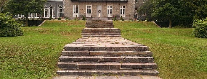 Bartow-Pell Mansion Museum is one of landmarks.