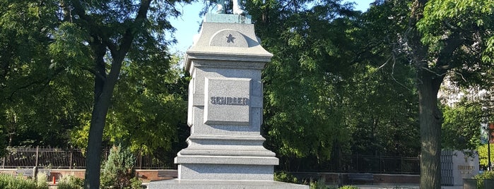 Friedrich von Schiller Statue is one of Lieux qui ont plu à Danielle.