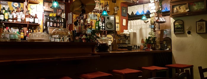 Lagini Rock Cafe is one of สถานที่ที่ Classic ถูกใจ.