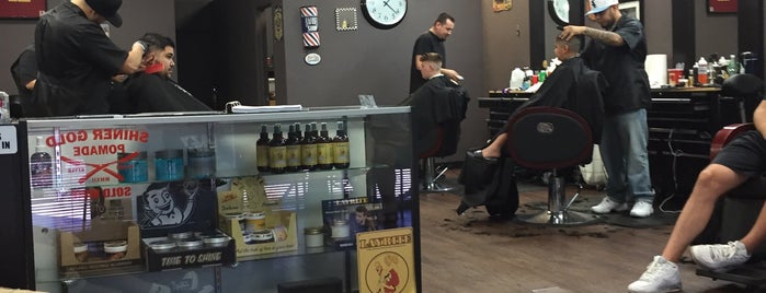 gateway barber shop is one of Orte, die Adam gefallen.