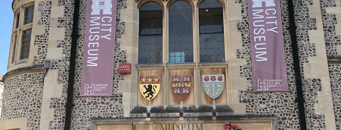 City Museum is one of Lieux qui ont plu à Carl.