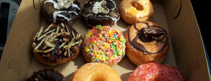 Mojo Donuts is one of สถานที่ที่ iKerochu ถูกใจ.