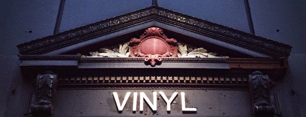 Vinyl is one of Lugares favoritos de Damian.
