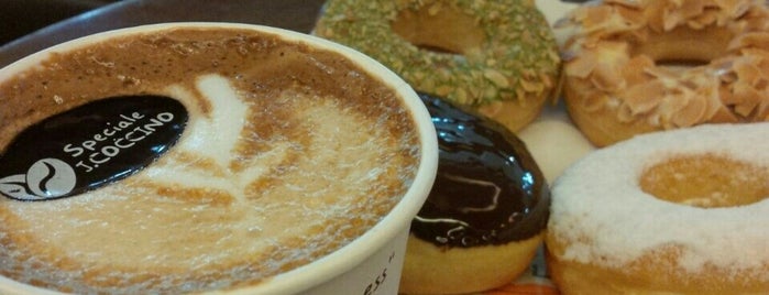 J.Co Donuts & Coffee is one of Orte, die Fanina gefallen.