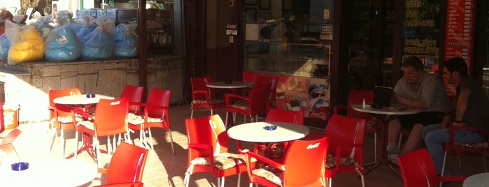Akça Cafe is one of Posti che sono piaciuti a Dilruba.