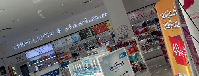 al Nahdi Pharmacy is one of Lugares favoritos de Hussein.