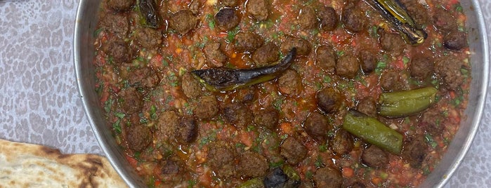Tavacı İzzet Usta is one of Ayıntapta yemek.
