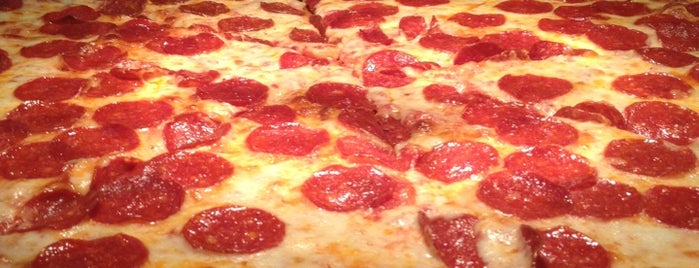 Primos Chicago Pizza Pasta and Subs is one of Lugares favoritos de Brandon.