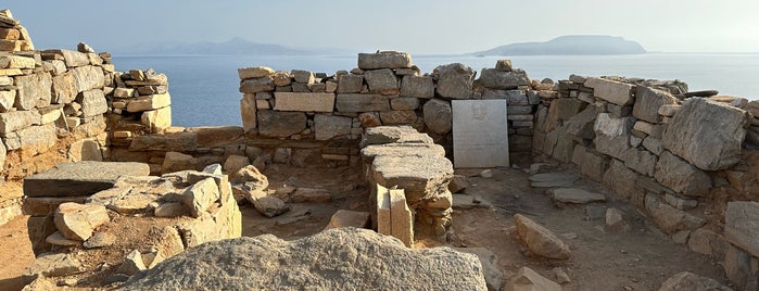 Homer's Tomb is one of Ios.