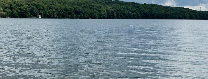 Walton Lake is one of Lugares favoritos de Stephen.