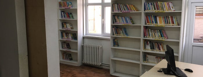 Şuayip Çalkın Halk Kütüphanesi is one of Tempat yang Disukai Ayhan.